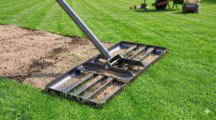 Best Heavy Duty Lawn Leveling Rake for Topdressing Bermuda Grass