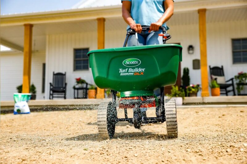 Drop Spreader Vs. Broadcast Spreader: Moisture Handling Compared