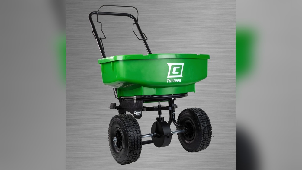 How to Wash a Fertilizer Spreader Without Causing Rust